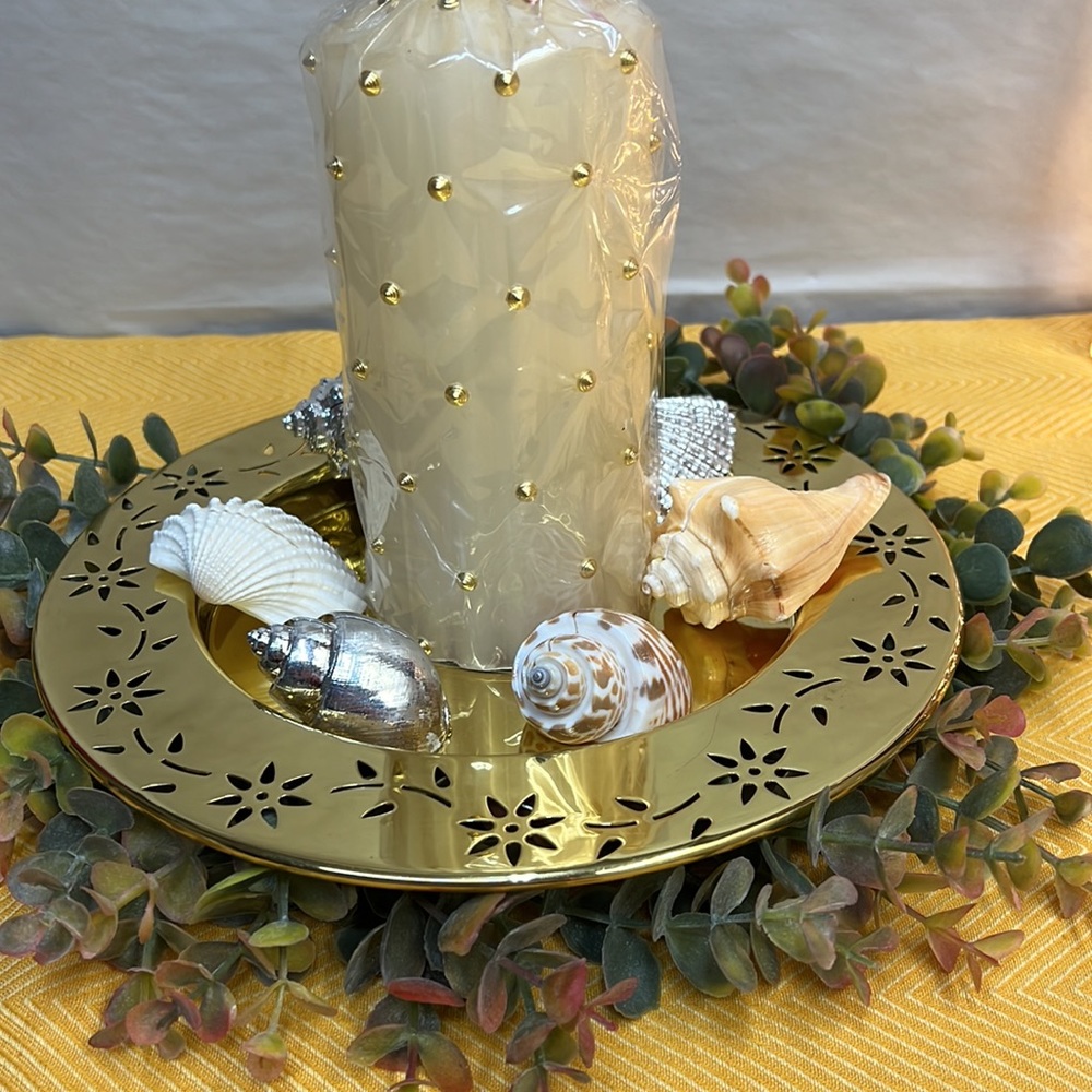 PARTYLITE GOLD CANDLE HOLDER WITH CUTOUT FLOWER CHAIN AROUND RIM